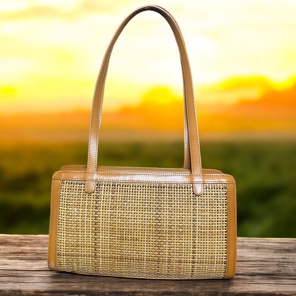 Brand New Without Tags (NWOT)
Tommy Bahama Rattan and Leather
Shoulder Tote Bag.